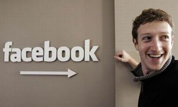 据Venture Beat网站报道，Facebook面临部分股东要求首席执行官马克·扎克伯格(Mark Zuckerberg)退出董事会的压力。部分股东在一份提案中称，独立董事长将能更好地“监督公司高管，改进公司治理，制定更负责任、对股东更有利的议程”。  要求扎克伯格退出董事会的想法来自属于消费者权益保护机构Sum Of Us成员的Facebook股东。  Facebook没有就这一提案发表评论，但是，4月份提交委托代理书时Facebook可能发表一份相关声明。  Sum Of Us资本市场顾问莉莎·琳丝丽(Lisa Lindsley)向Venture Beat表示，33.3万人签署了要求Facebook改善企业责任的请愿书，其中1500人是Facebook股东。  提案以Facebook去年批准的新资本结构作为公司内部力量不平衡的例子。在去年6月份的Facebook股东大会上，参与者被要求投票批准发行C类股票的提案，目的是确保扎克伯格对公司控制权。虽然提案得以通过，但至少一名股东起诉了Facebook，认为发行C类股票不公平。  发行C类股票旨在帮助扎克伯格继续执行其长期愿景，“鼓励”他长期与公司“休戚与共”。扎克伯格2015年宣布夫妇两人将捐出99%公司股票后，Facebook提出了发行C类股票的计划。  股东提案称，独立的董事长“可以使首席执行官和董事会达成力量平衡，增强董事会领导力”，股东价值将因此得到增强。提案进一步指出，在Facebook“因虚假新闻、监管、仇恨言论等问题面临越来越多批评之际”，独立董事长将“尤其有益”。  首席执行官、董事长由一人担任在美国公司中并非个别现象，特斯拉、美国银行、迪士尼、IBM、亚马逊、Netflix和Salesforce等公司都是如此。  Facebook可能不会通过这一提案，尤其是扎克伯格是公司大股东之一，可以轻易地与其他股东联手否决这一提案。认为由创始人担任公司领导对Facebook有利的也大有人在。另外，Facebook财务状况不错，股价在继续上涨，最近一个财季业绩超过华尔街预期，在与Snap的竞争中处于有利形势。  但SumOfUs担心的是，扎克伯格使Facebook沿着他个人认为正确的道路发展，并为此投入过多资源，造成股东价值受损的可能性。提案称，独立的董事长会遏制这种情况的出现。  琳丝丽承认，SumOfUs这一提案在股东大会上通过并非易事，“从本质上说，股东大会决议是顾问性质的。即使有99%的股东投了赞成票，董事会也没有付诸实施的法律义务。但是，大多数董事会成员都意识到，忽视股东声音是不明智的”。