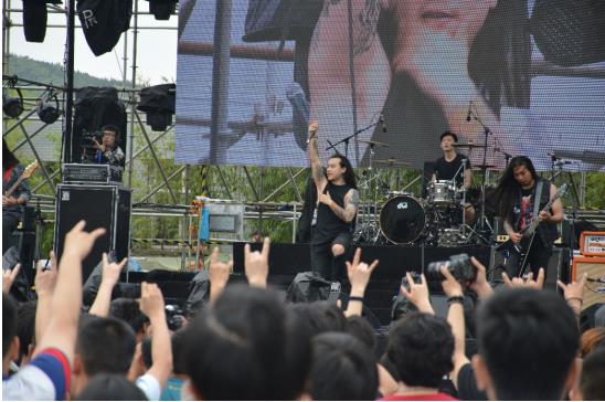 观察 | 飞凡杯2017CGL携华录音乐嘉年华火热进行中 点燃摇滚与电竞盛会激